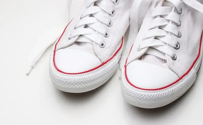 意昂2体育官方网站观星盘2024年最新男童春季时尚运动鞋：舒适、透
气、尽享活力