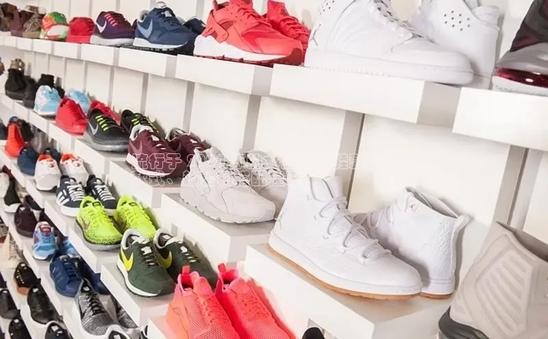 意昂2官网视觉中国流行于 2024 年的女生开叉鞋款指南：
款式、趋势和搭配建议