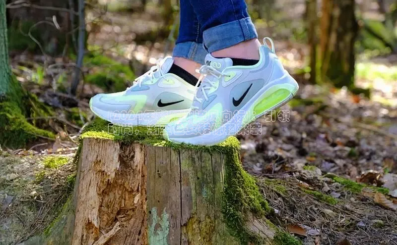 意昂2官网宇信科技[2024年鞋履潮流风向标]：引领
时尚，渐变色女鞋惊艳来袭