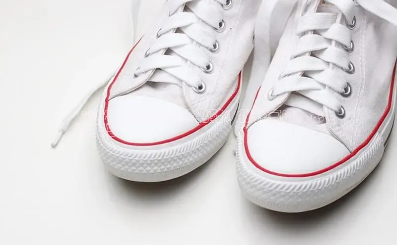 意昂2官网金山办公**2024 年新款特步男鞋：提升高度，彰
显自信**