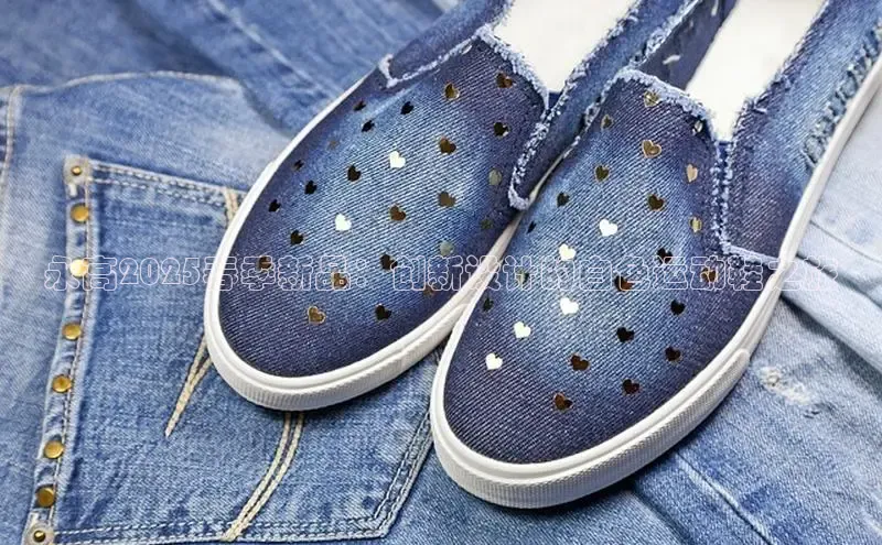 永高2025春季新品：创新设计的白色运动鞋之旅