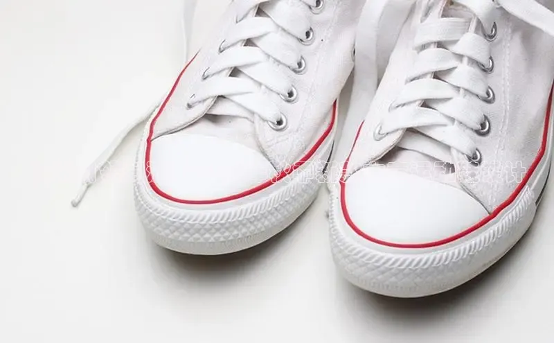 时尚引领潮流：2025年秋季新款女童运动鞋设计