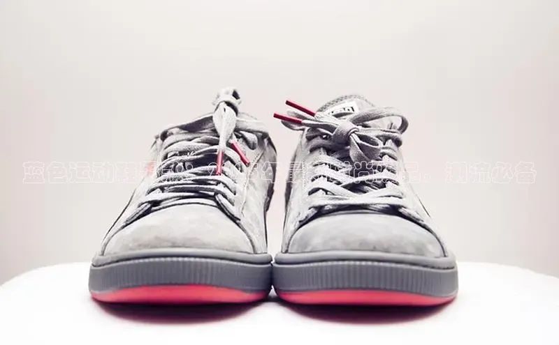 蓝色运动鞋男款：2025年最新时尚爆品，潮流必备